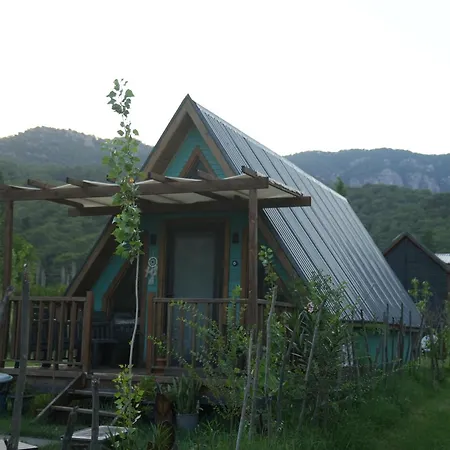Lake Wood House *